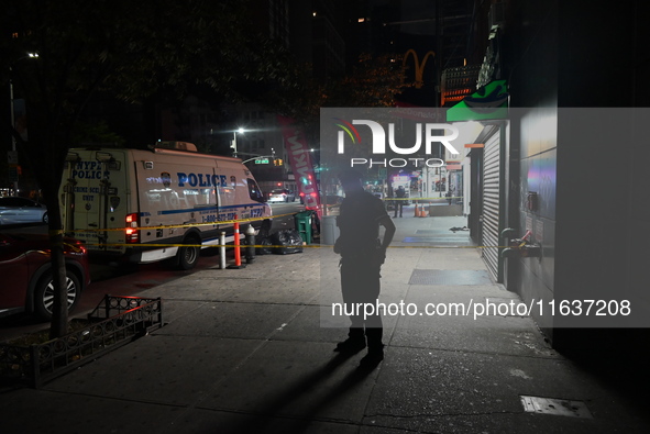 Former Governor of New York David Paterson and his 20-year-old son are injured by five suspects at approximately 8:30 p.m. in front of 1871...