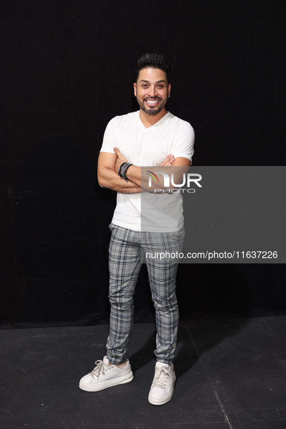 Omar Suarez poses for photos during the 'El Sotano' press conference at Teatro Fernando Soler in Mexico City, Mexico, on October 4, 2024. 