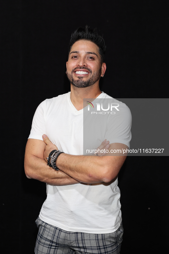 Omar Suarez poses for photos during the 'El Sotano' press conference at Teatro Fernando Soler in Mexico City, Mexico, on October 4, 2024. 