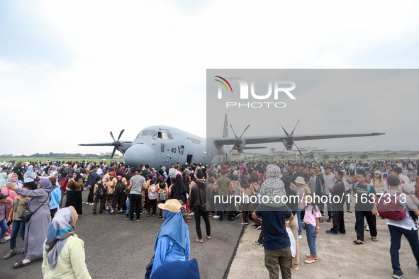 Thousands of residents see parked aircraft during the TNI Transport Aircraft Static Show event to commemorate the 79th Anniversary of the TN...