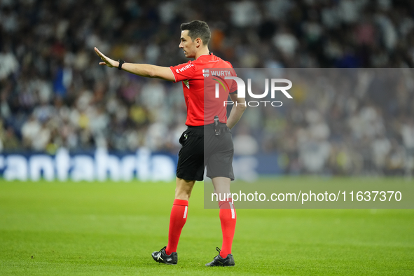 Referee Alejandro Muñiz Ruiz during the La Liga match between Real Madrid CF and Deportivo Alavés at Estadio Santiago Bernabeu on September...