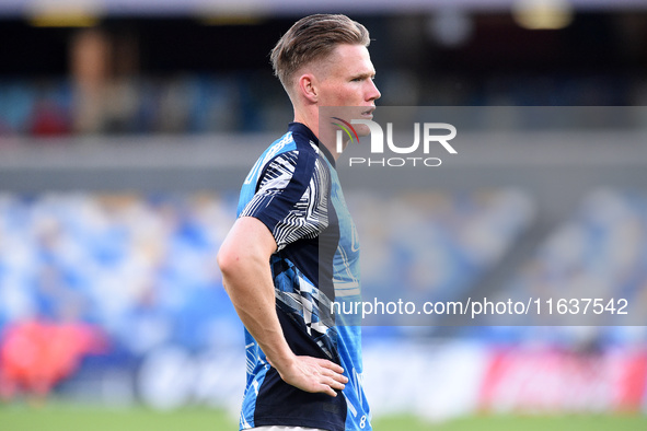 Scott McTominay of SSC Napoli warms up before the Serie A match between SSC Napoli and Como at Stadio Diego Armando Maradona Naples Italy on...