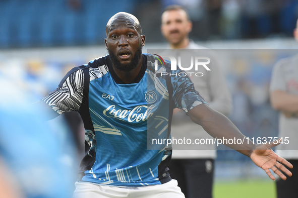 Romelu Lukaku of SSC Napoli warms up before the Serie A match between SSC Napoli and Como at Stadio Diego Armando Maradona Naples Italy on 4...