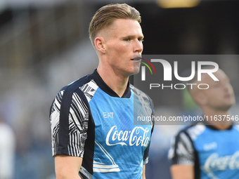 Scott McTominay of SSC Napoli warms up before the Serie A match between SSC Napoli and Como at Stadio Diego Armando Maradona Naples Italy on...