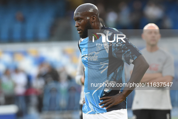 Romelu Lukaku of SSC Napoli warms up before the Serie A match between SSC Napoli and Como at Stadio Diego Armando Maradona Naples Italy on 4...