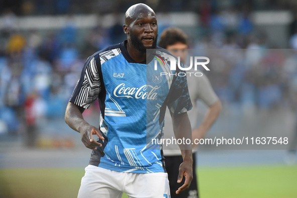 Romelu Lukaku of SSC Napoli warms up before the Serie A match between SSC Napoli and Como at Stadio Diego Armando Maradona Naples Italy on 4...