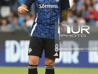 Daniele Baselli of Como warms up before the Serie A match between SSC Napoli and Como at Stadio Diego Armando Maradona Naples Italy on 4 Oct...