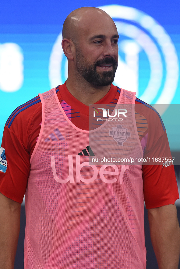 Pepe Reina of Como during the Serie A match between SSC Napoli and Como at Stadio Diego Armando Maradona Naples Italy on 4 October 2024. 