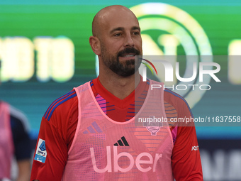 Pepe Reina of Como during the Serie A match between SSC Napoli and Como at Stadio Diego Armando Maradona Naples Italy on 4 October 2024. (