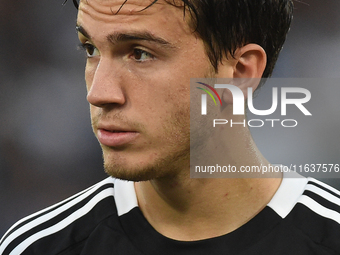 Maximo Perrone of Como during the Serie A match between SSC Napoli and Como at Stadio Diego Armando Maradona Naples Italy on 4 October 2024....