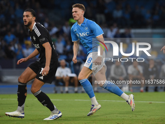 Scott McTominay of SSC Napoli during the Serie A match between SSC Napoli and Como at Stadio Diego Armando Maradona Naples Italy on 4 Octobe...