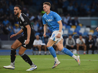 Scott McTominay of SSC Napoli during the Serie A match between SSC Napoli and Como at Stadio Diego Armando Maradona Naples Italy on 4 Octobe...