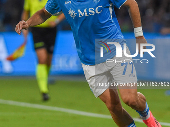 Khvicha Kvaratskhelia of SSC Napoli during the Serie A match between SSC Napoli and Como at Stadio Diego Armando Maradona Naples Italy on 4...