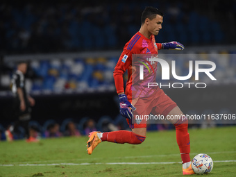 Emil Audero of Como during the Serie A match between SSC Napoli and Como at Stadio Diego Armando Maradona Naples Italy on 4 October 2024. (