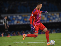 Emil Audero of Como during the Serie A match between SSC Napoli and Como at Stadio Diego Armando Maradona Naples Italy on 4 October 2024. (