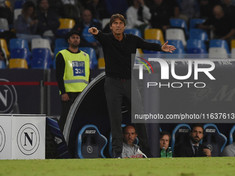 Antonio Conte Head Coach of SSC Napoli during the Serie A match between SSC Napoli and Como at Stadio Diego Armando Maradona Naples Italy on...