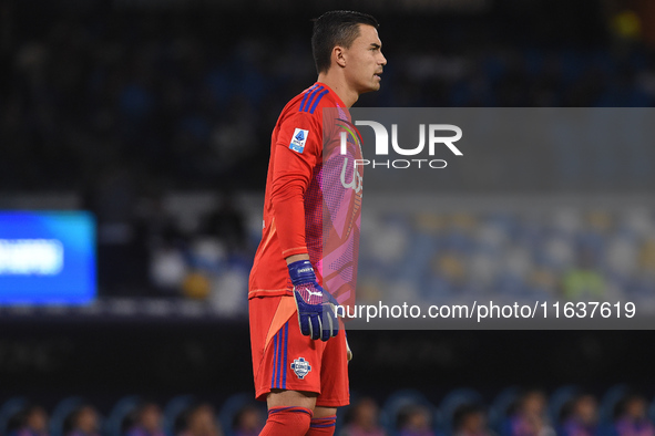 Emil Audero of Como during the Serie A match between SSC Napoli and Como at Stadio Diego Armando Maradona Naples Italy on 4 October 2024. 