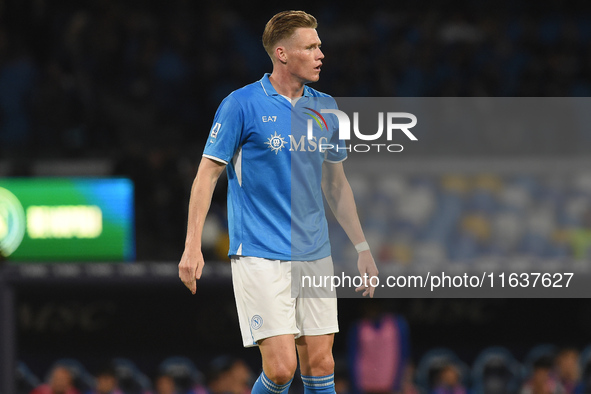 Scott McTominay of SSC Napoli during the Serie A match between SSC Napoli and Como at Stadio Diego Armando Maradona Naples Italy on 4 Octobe...