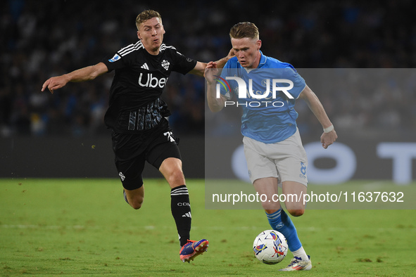 Ignace Van Der Brempt of Como competes for the ball with Scott McTominay of SSC Napoli during the Serie A match between SSC Napoli and Como...