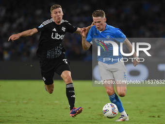 Ignace Van Der Brempt of Como competes for the ball with Scott McTominay of SSC Napoli during the Serie A match between SSC Napoli and Como...