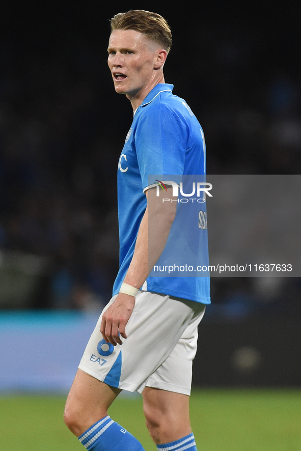 Scott McTominay of SSC Napoli during the Serie A match between SSC Napoli and Como at Stadio Diego Armando Maradona Naples Italy on 4 Octobe...