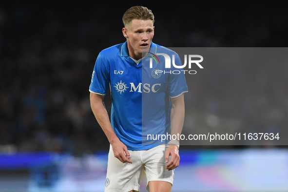 Scott McTominay of SSC Napoli during the Serie A match between SSC Napoli and Como at Stadio Diego Armando Maradona Naples Italy on 4 Octobe...