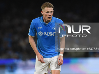 Scott McTominay of SSC Napoli during the Serie A match between SSC Napoli and Como at Stadio Diego Armando Maradona Naples Italy on 4 Octobe...