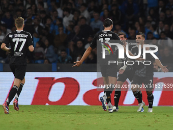 Gabriel Strefezza of Como celebrates with team mates after scoring during the Serie A match between SSC Napoli and Como at Stadio Diego Arma...