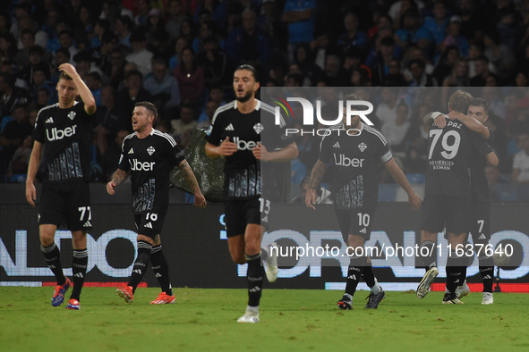 Gabriel Strefezza of Como celebrates with team mates after scoring during the Serie A match between SSC Napoli and Como at Stadio Diego Arma...