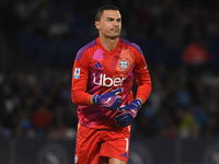 Emil Audero of Como during the Serie A match between SSC Napoli and Como at Stadio Diego Armando Maradona Naples Italy on 4 October 2024. (