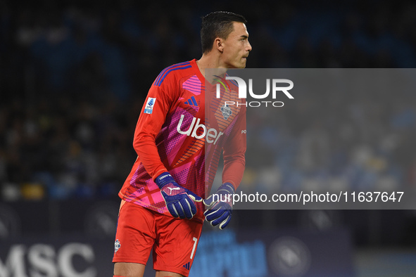 Emil Audero of Como during the Serie A match between SSC Napoli and Como at Stadio Diego Armando Maradona Naples Italy on 4 October 2024. 