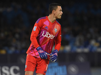 Emil Audero of Como during the Serie A match between SSC Napoli and Como at Stadio Diego Armando Maradona Naples Italy on 4 October 2024. (