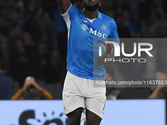 Romelu Lukaku of SSC Napoli celebrates after scoring during the Serie A match between SSC Napoli and Como at Stadio Diego Armando Maradona N...