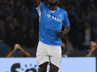 Romelu Lukaku of SSC Napoli celebrates after scoring during the Serie A match between SSC Napoli and Como at Stadio Diego Armando Maradona N...