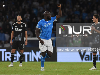 Romelu Lukaku of SSC Napoli celebrates after scoring during the Serie A match between SSC Napoli and Como at Stadio Diego Armando Maradona N...