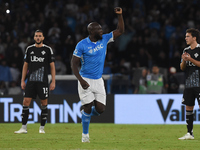 Romelu Lukaku of SSC Napoli celebrates after scoring during the Serie A match between SSC Napoli and Como at Stadio Diego Armando Maradona N...