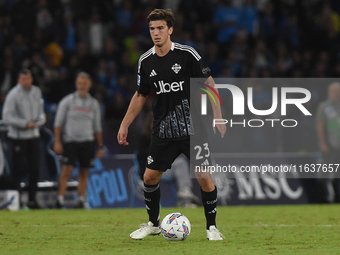 Maximo Perrone of Como during the Serie A match between SSC Napoli and Como at Stadio Diego Armando Maradona Naples Italy on 4 October 2024....