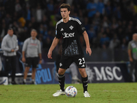 Maximo Perrone of Como during the Serie A match between SSC Napoli and Como at Stadio Diego Armando Maradona Naples Italy on 4 October 2024....