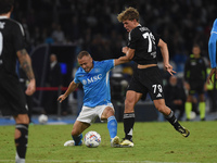 Nico Paz of Como competes for the ball with Stanislav Lobotka of SSC Napoli during the Serie A match between SSC Napoli and Como at Stadio D...