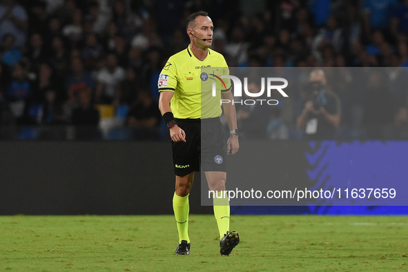 Referee Ermanno Feliciani during the Serie A match between SSC Napoli and Como at Stadio Diego Armando Maradona Naples Italy on 4 October 20...