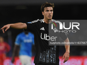 Maximo Perrone of Como during the Serie A match between SSC Napoli and Como at Stadio Diego Armando Maradona Naples Italy on 4 October 2024....