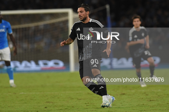 Simone Verdi of Como during the Serie A match between SSC Napoli and Como at Stadio Diego Armando Maradona Naples Italy on 4 October 2024. 