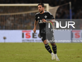 Simone Verdi of Como during the Serie A match between SSC Napoli and Como at Stadio Diego Armando Maradona Naples Italy on 4 October 2024. (