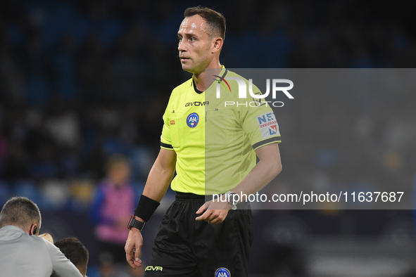 Referee Ermanno Feliciani during the Serie A match between SSC Napoli and Como at Stadio Diego Armando Maradona Naples Italy on 4 October 20...