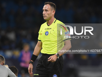 Referee Ermanno Feliciani during the Serie A match between SSC Napoli and Como at Stadio Diego Armando Maradona Naples Italy on 4 October 20...