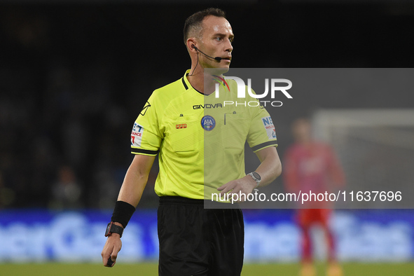 Referee Ermanno Feliciani during the Serie A match between SSC Napoli and Como at Stadio Diego Armando Maradona Naples Italy on 4 October 20...