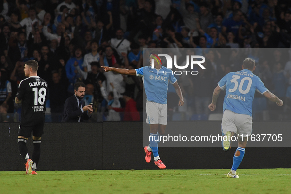 David Neres of SSC Napoli celebrates after scoring during the Serie A match between SSC Napoli and Como at Stadio Diego Armando Maradona Nap...