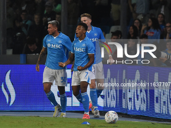 David Neres of SSC Napoli celebrates with team mates after scoring during the Serie A match between SSC Napoli and Como at Stadio Diego Arma...