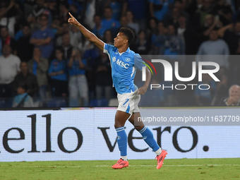 David Neres of SSC Napoli celebrates after scoring during the Serie A match between SSC Napoli and Como at Stadio Diego Armando Maradona Nap...