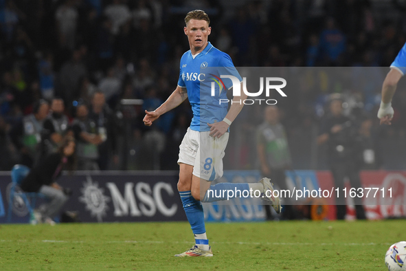 Scott McTominay of SSC Napoli during the Serie A match between SSC Napoli and Como at Stadio Diego Armando Maradona Naples Italy on 4 Octobe...